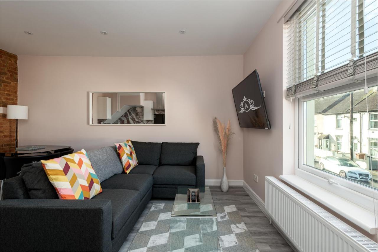 Cool, Calm & Contractor-Approved - Summer Stays Open - Apartment D Джилингам Екстериор снимка